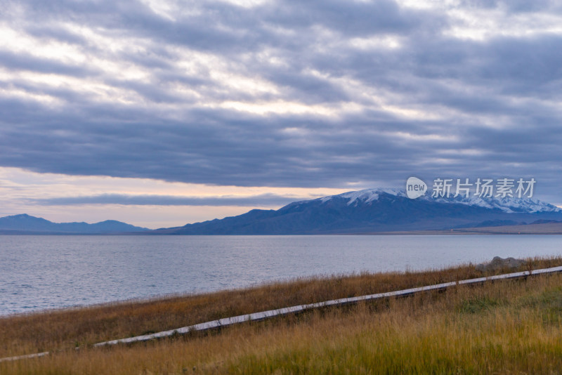 赛里木湖风光