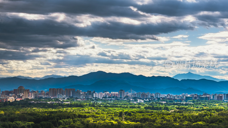 北京城市与山脉风景