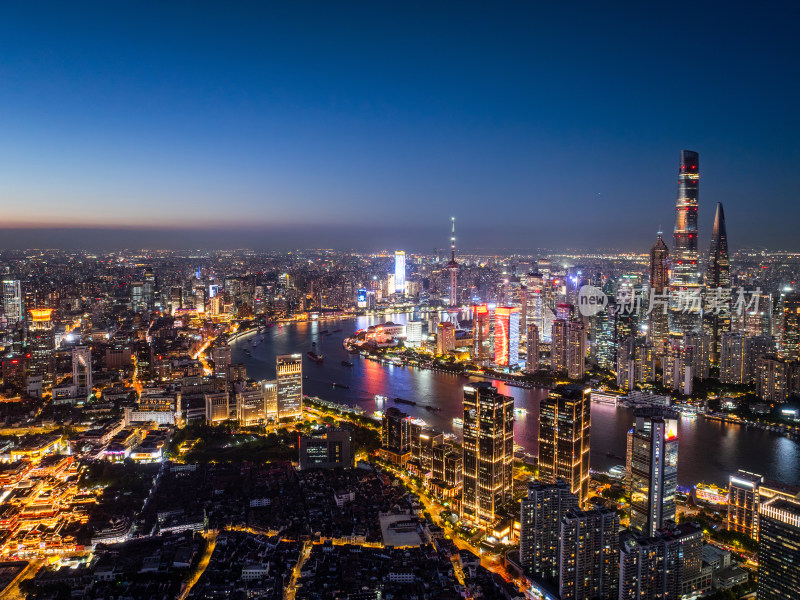 航拍上海黄浦江陆家嘴CBD夜景