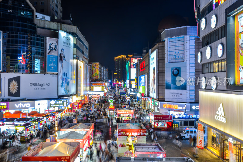 青岛台东步行街夜景夜晚延时