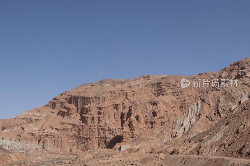 天山大峡谷的奇峰怪石