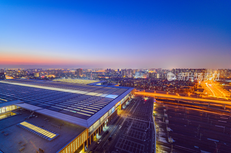 北京丰台站火车站全景夜景