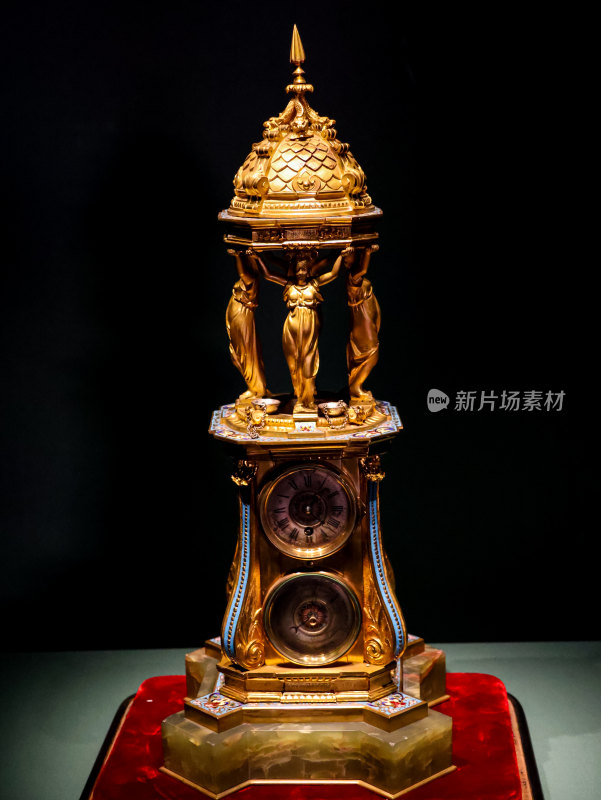 故宫博物院铜镀金石座水法亭式钟