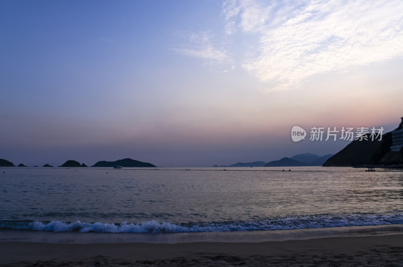 香港浅水湾滨海沙滩与夕阳晚霞云彩