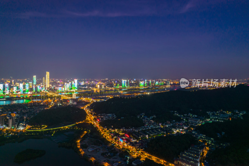 航拍长沙西湖公园城市夜景天际线