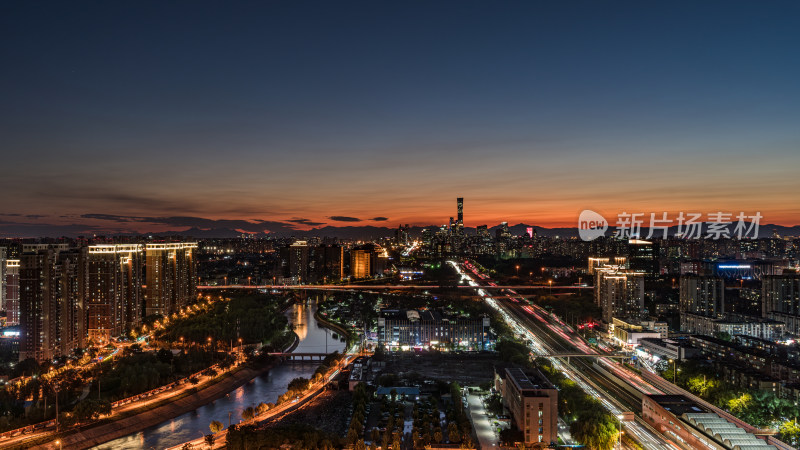 北京夜色灯光映照下的现代建筑魅力