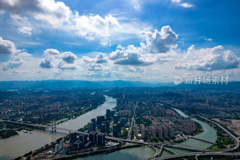 福建福州城市天际线蓝天白云航拍摄图