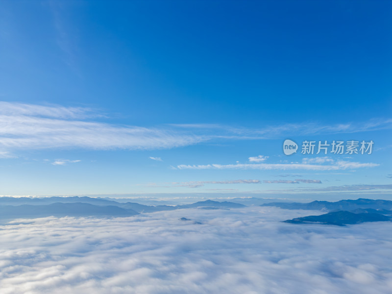 高空俯瞰云海与远山