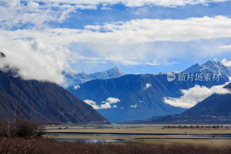 中国西藏林芝雅鲁藏布江苯日神山旅游区