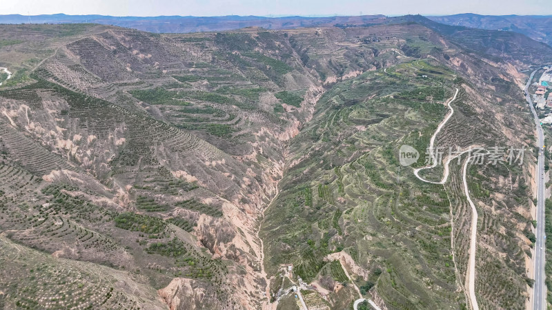 光秃秃的山川西北高原风貌航拍