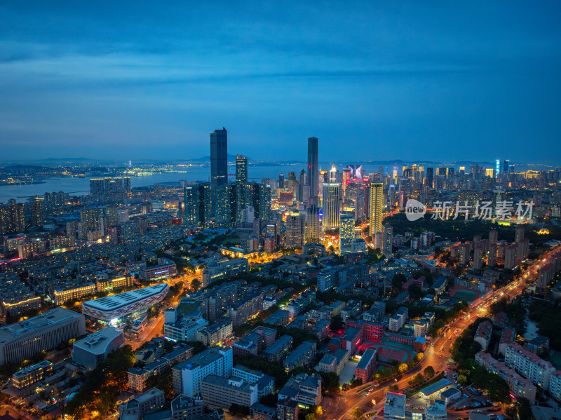 俯瞰大连城市夜景蓝调时刻