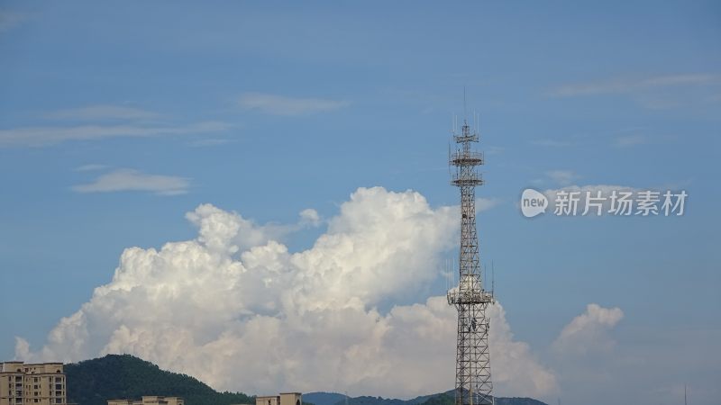 乡村电塔信号塔蓝天白云天空