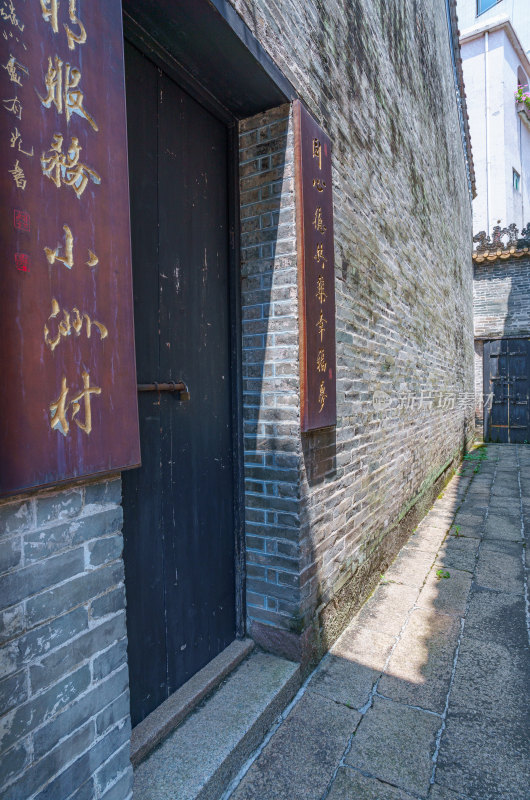 广州海珠小洲村简氏宗祠传统中式建筑庭院