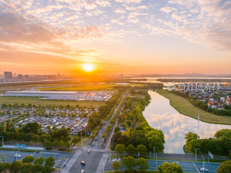 航拍苏州阳澄湖城市自然风光落日黄昏夕阳