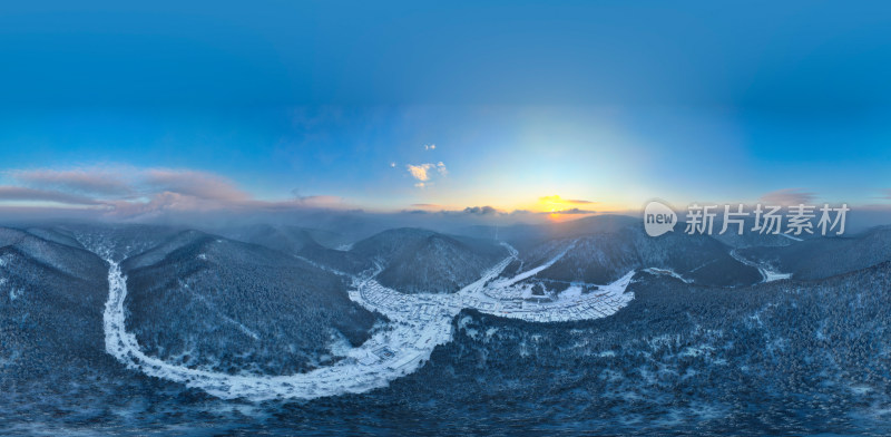 中国雪乡，雪夜里的童话小镇