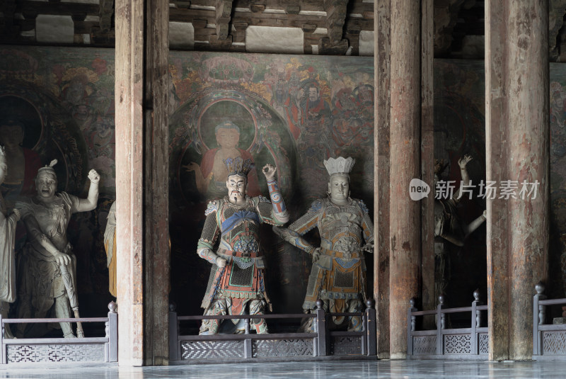 大同善化寺古建筑内的精美雕像