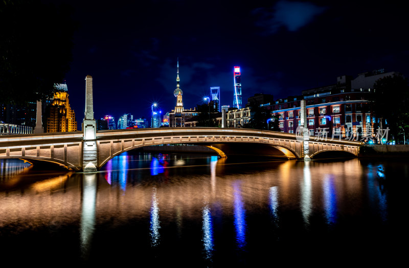 上海苏州河外滩源陆家嘴城市夜色倒影景观