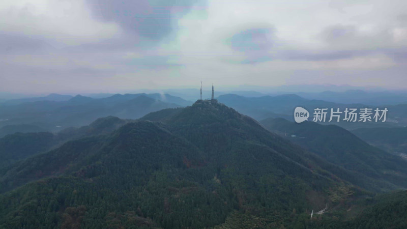 高山森林植物信号塔航拍