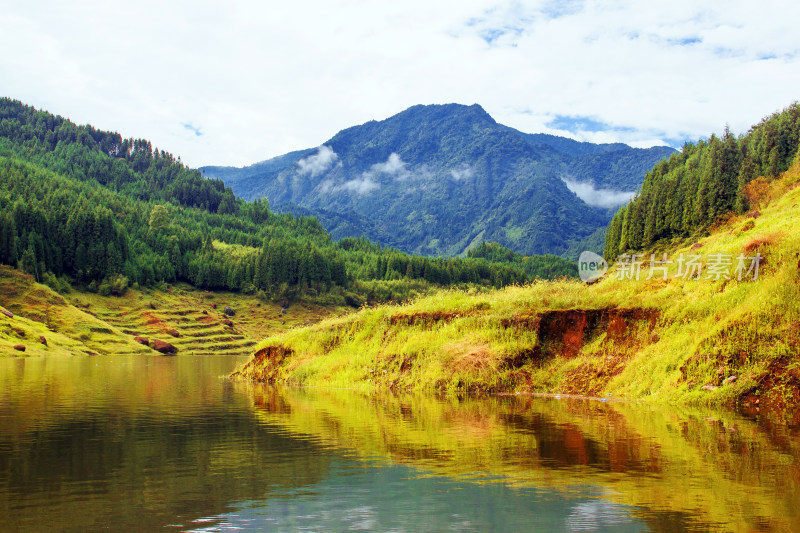 风景湖泊雅女湖