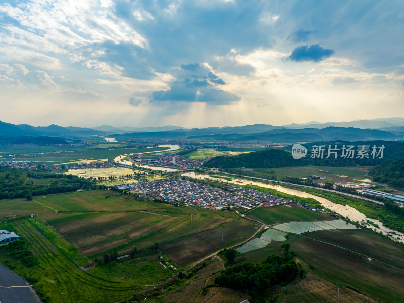 中国辽宁抚顺永陵镇航拍乡村夕阳全景