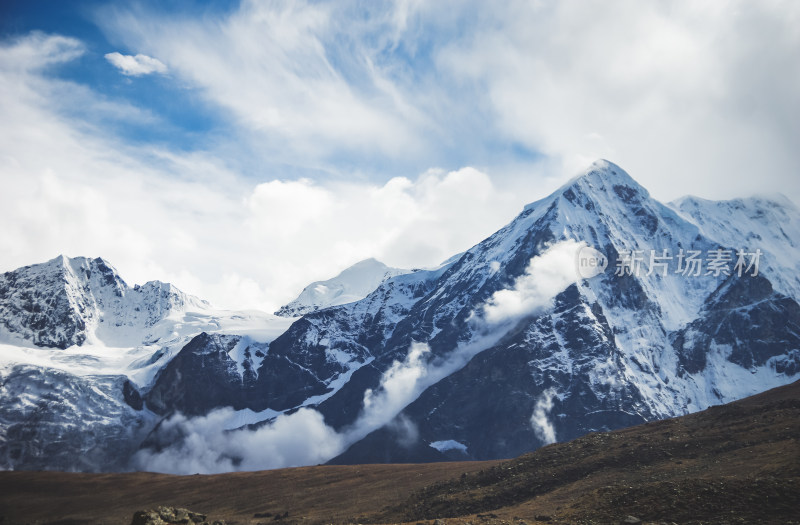 高原雪山自然风景