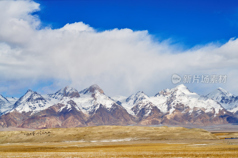 连绵的雪山