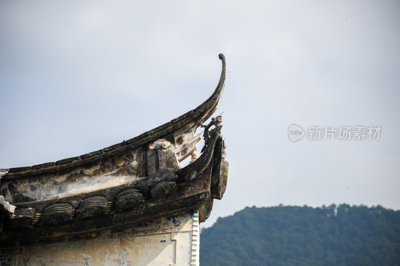 福州永泰传统中式建筑带围栏的屋顶结构