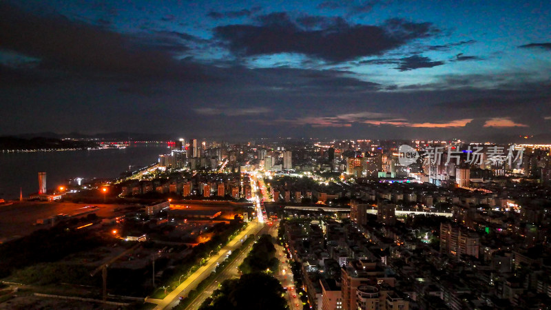 晚霞中的夜景广东汕头夜景航拍图