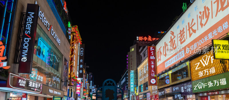 黄兴路步行街中心广场繁华夜景