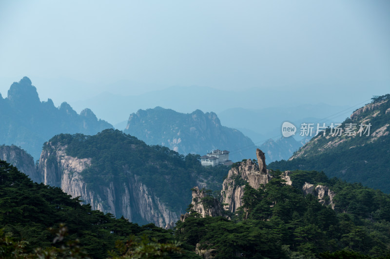 形态各异的山峰