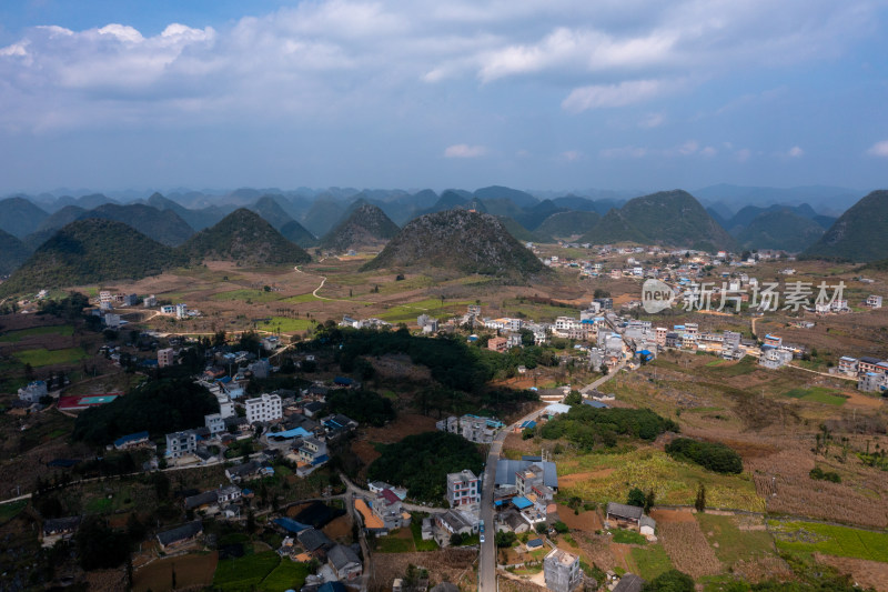 山脉 山峰 山峦 云雾缭绕的山峰