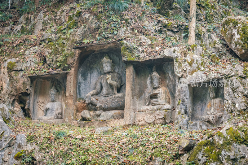 浙江杭州飞来峰岩壁上的石刻佛像群