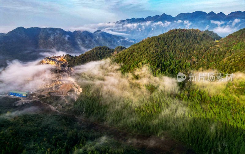 重庆酉阳：大龙村的枫叶红了