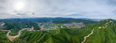 俯瞰北京门头沟潭柘寺镇与太行山群山环绕