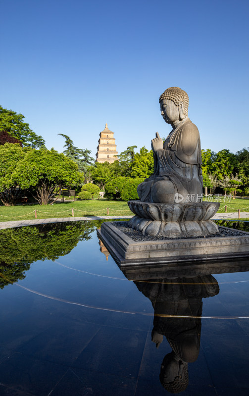 西安大雁塔大慈恩寺遗址公园释迦牟尼像景观