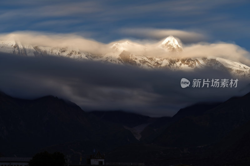 西藏林芝索松村南迦巴瓦峰雪山云海之巅