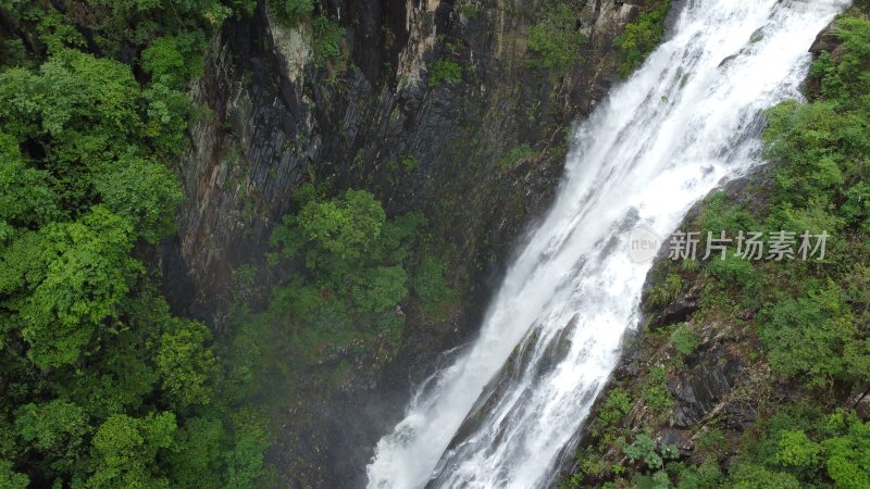 “东莞第一瀑”黄茅田瀑布雨后水量充沛