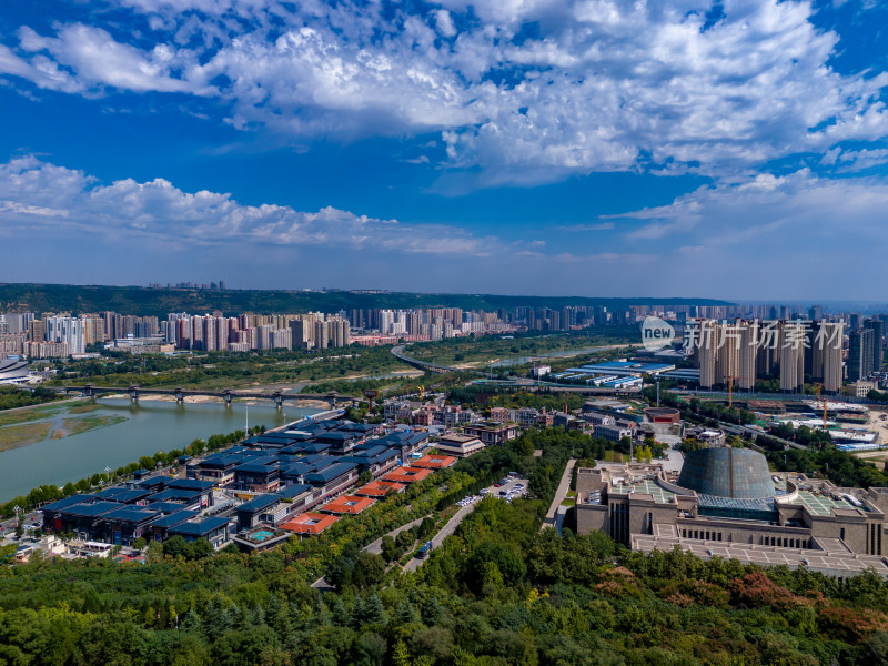 陕西宝鸡城市蓝天白云航拍图