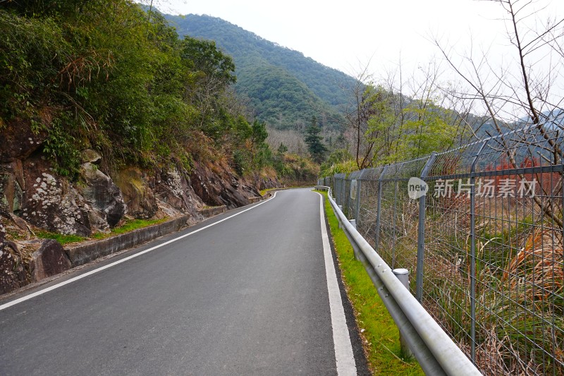 山上的柏油路