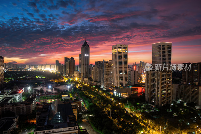 海南海口CBD都市绚丽色彩的暮色城市剪影