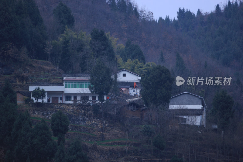 山村的傍晚建筑风光