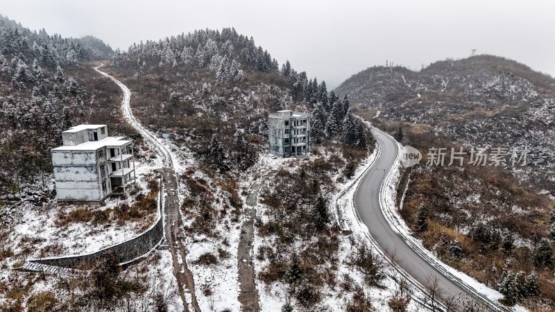 重庆酉阳：大雪纷飞赏雪忙