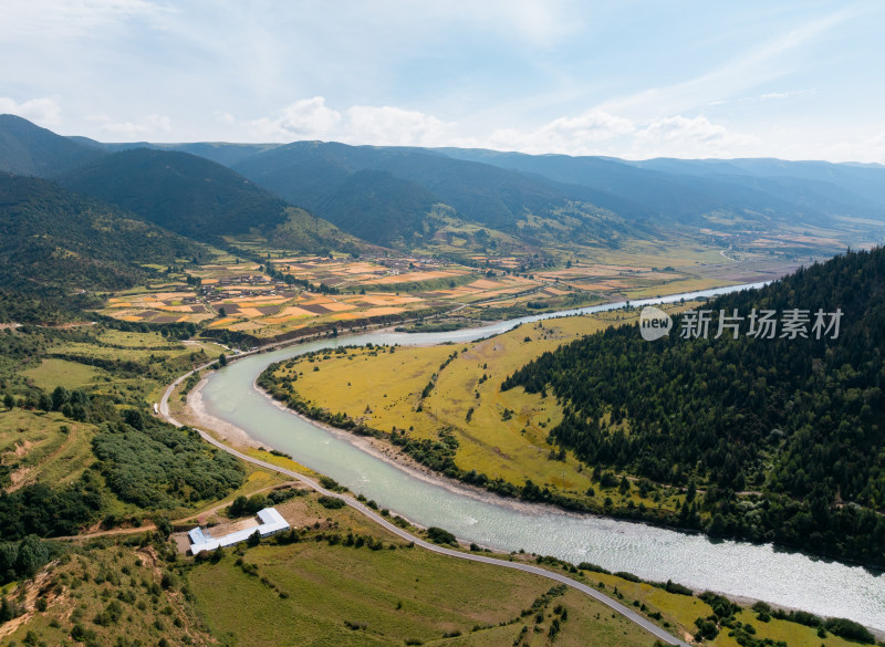 航拍理塘甲洼乡河谷秋景