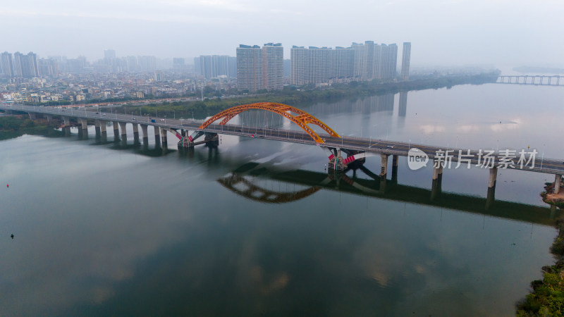 春季清晨时分雾天的惠州隆生大桥航拍景观