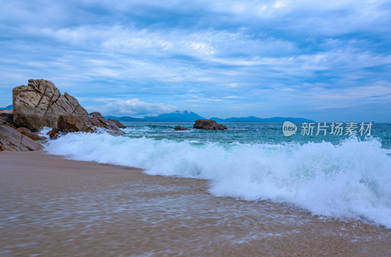 深圳盐田背仔角滨海公园海浪沙滩自然风光