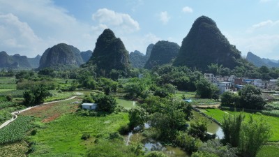 航拍广西峰林喀斯特千峰万壑小河流水风景