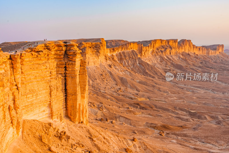 沙特阿拉伯世界之崖日落前的风景