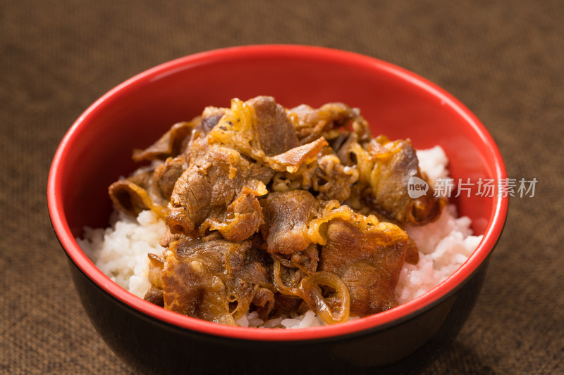 经典日本快餐料理肥牛饭