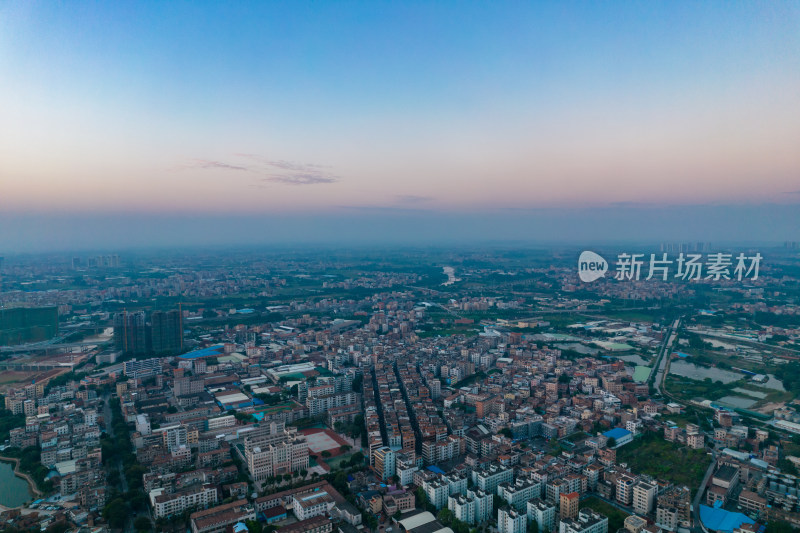 广东茂名城市清晨航拍摄影图