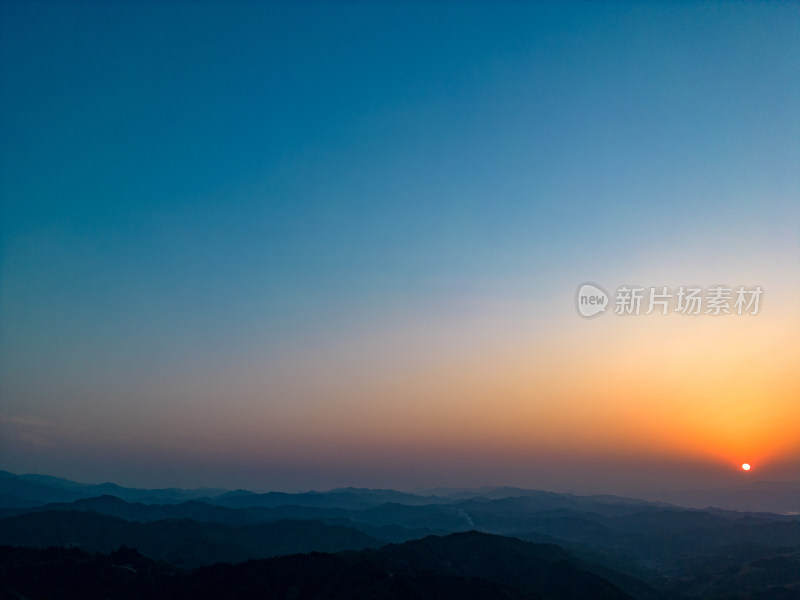 南方丘陵地貌山川风景航拍摄影图